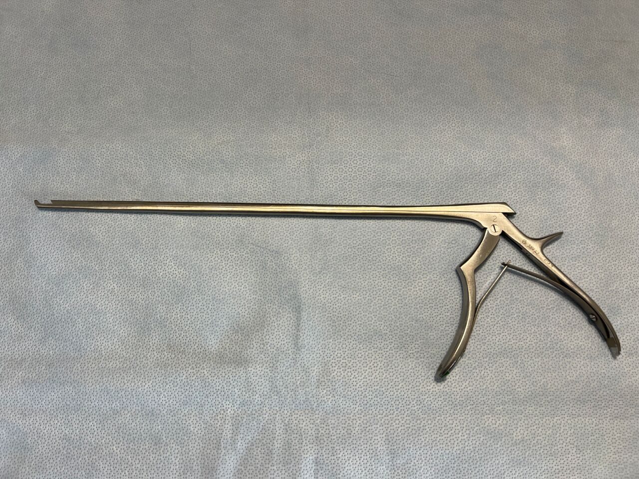 SYNTHES 389.42 Lamentectomy Rongeur Punch 2mm X 40deg UpBite X 13" — photo 1