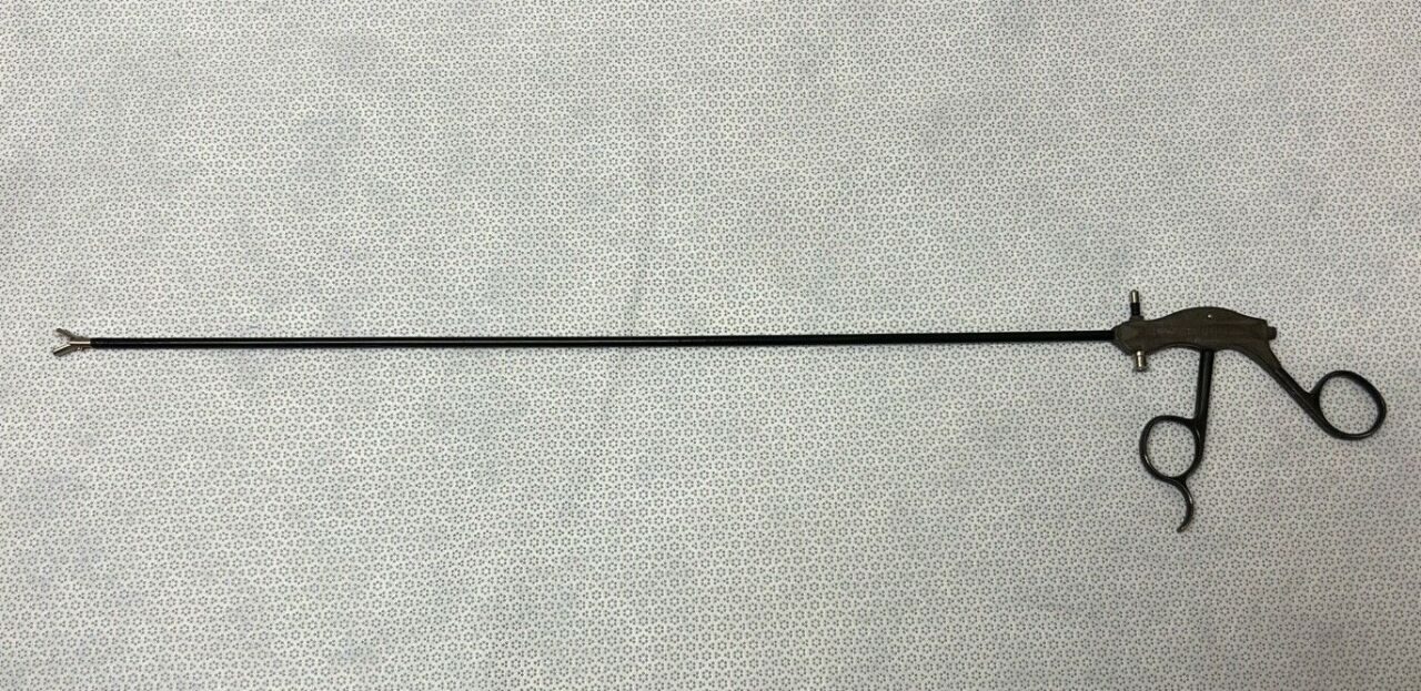 R. WOLF 8384.101 Laparoscopic 5mm Double Action Pin Spoon Jaw Biopsy Forceps — photo 1