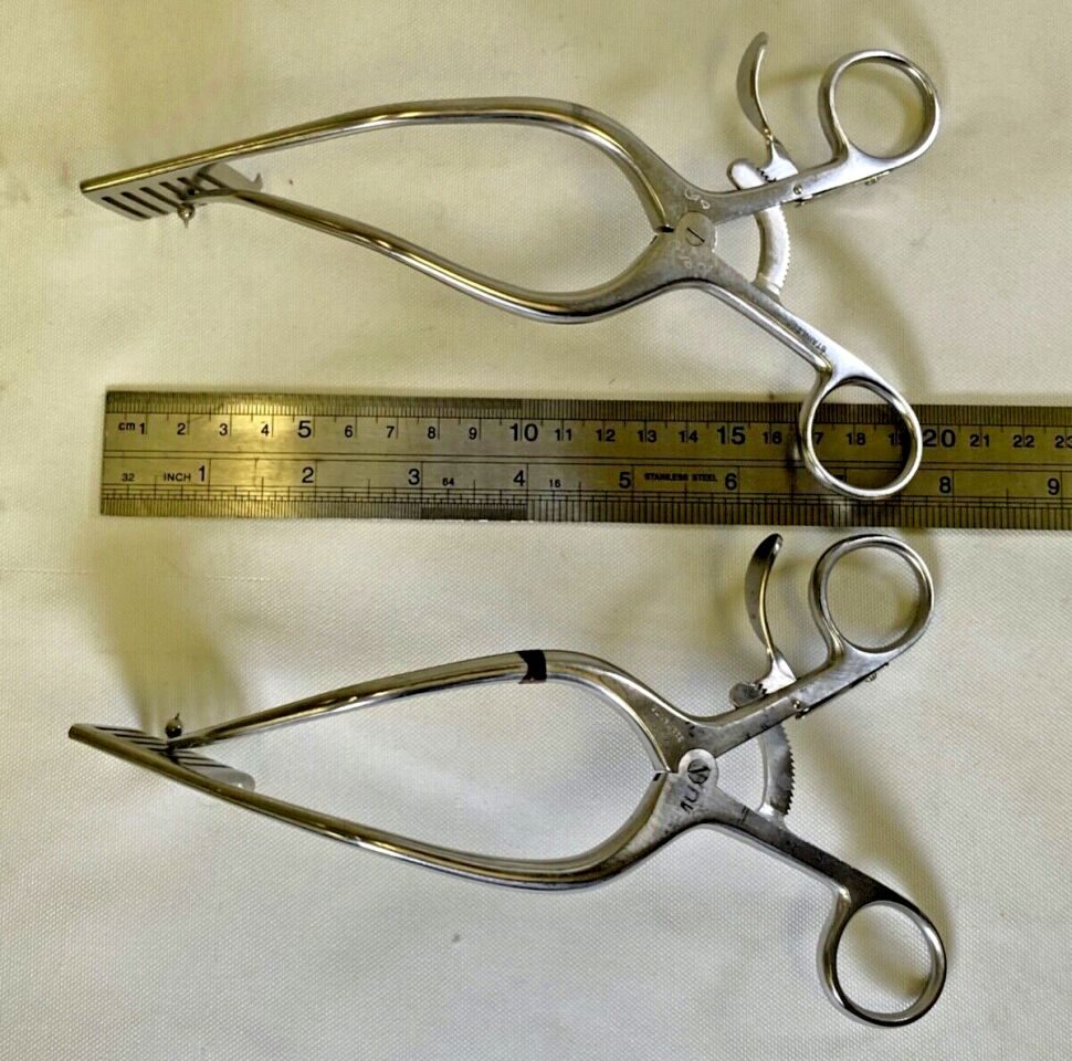 CODMAN 50-1366 & 50-1365 Pair of Walton Laminectomy Retractors 32mm x 32mm Sharp — photo 7