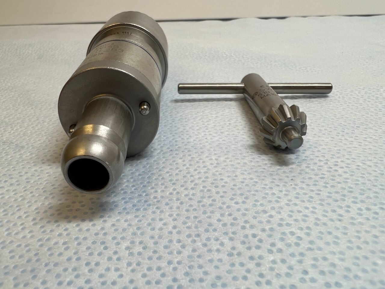 SYNTHES 05.001.253 Chuck Attachment w/ Drill Key — photo 5