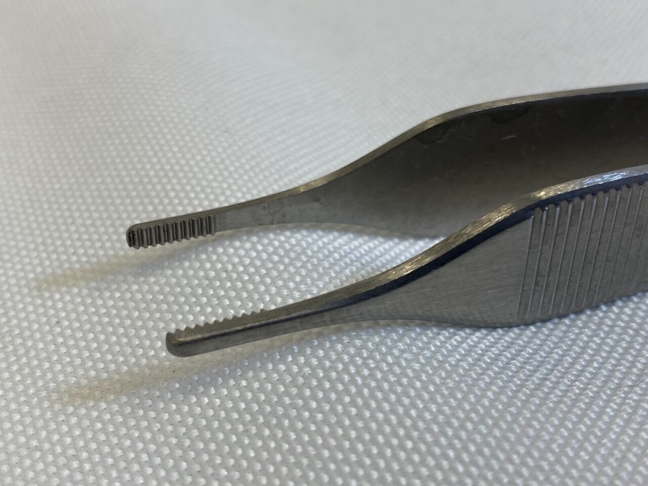 V. MUELLER SU2390 Tissue Forceps Hudson 4 7/8" — photo 4