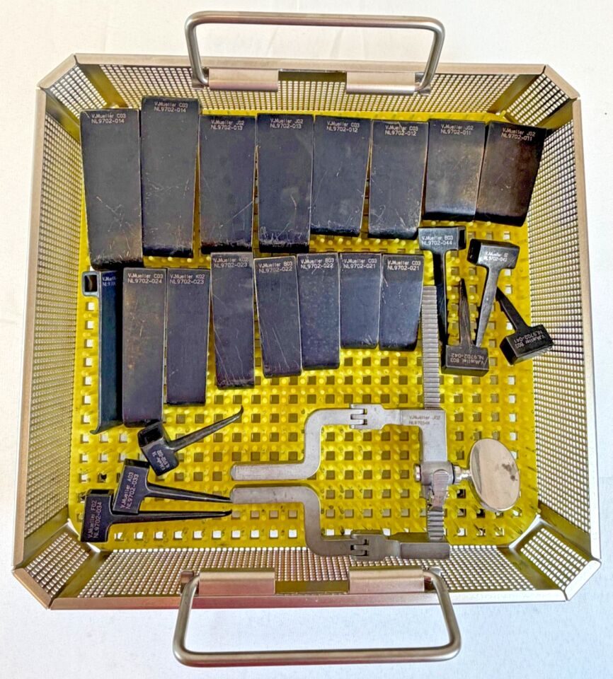V. MUELLER NL9701-H McCulloch Retractor Set w/ Aesculap Basket — photo 9