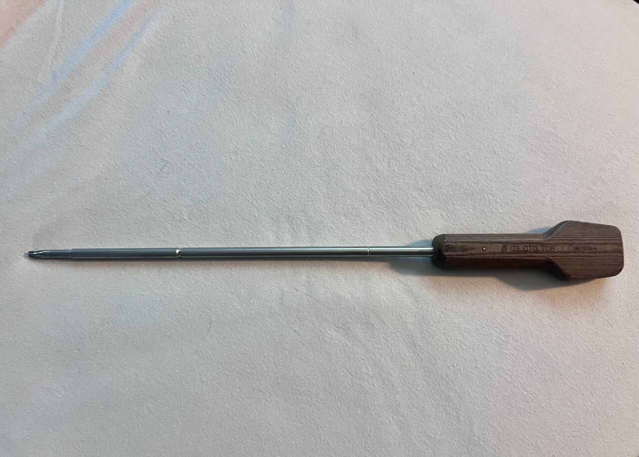 SYNTHES 03.010.108 StarDrive Long Hexagonal Screwdriver — photo 1