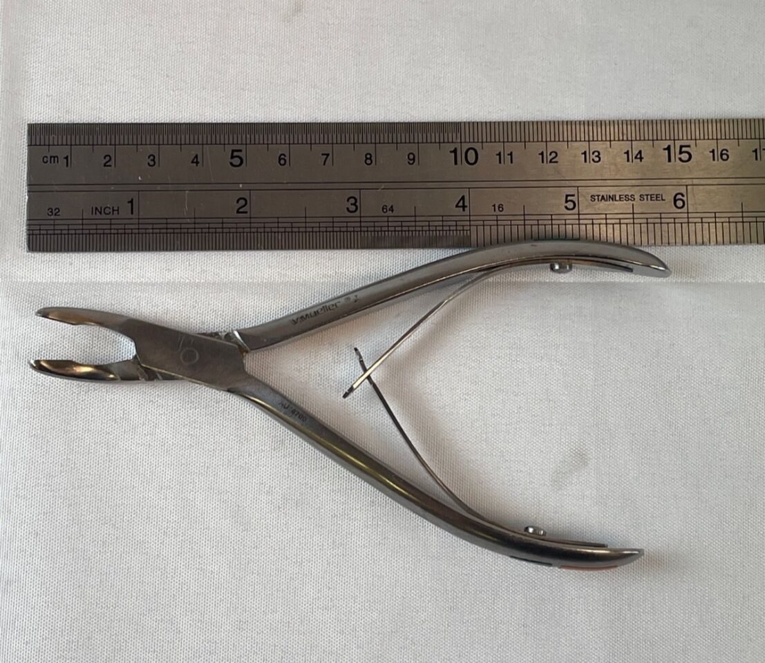 V. MUELLER AU6700 Andrews Hartman Rongeur 4mm Curved Jaw 6" Length — photo 8