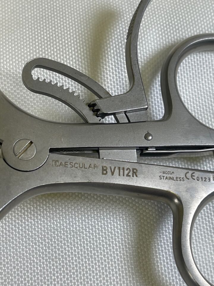 AESCULAP BV112R Mayo-Adams Self Retraining Retractor 165mm 40mm x 15mm — photo 2
