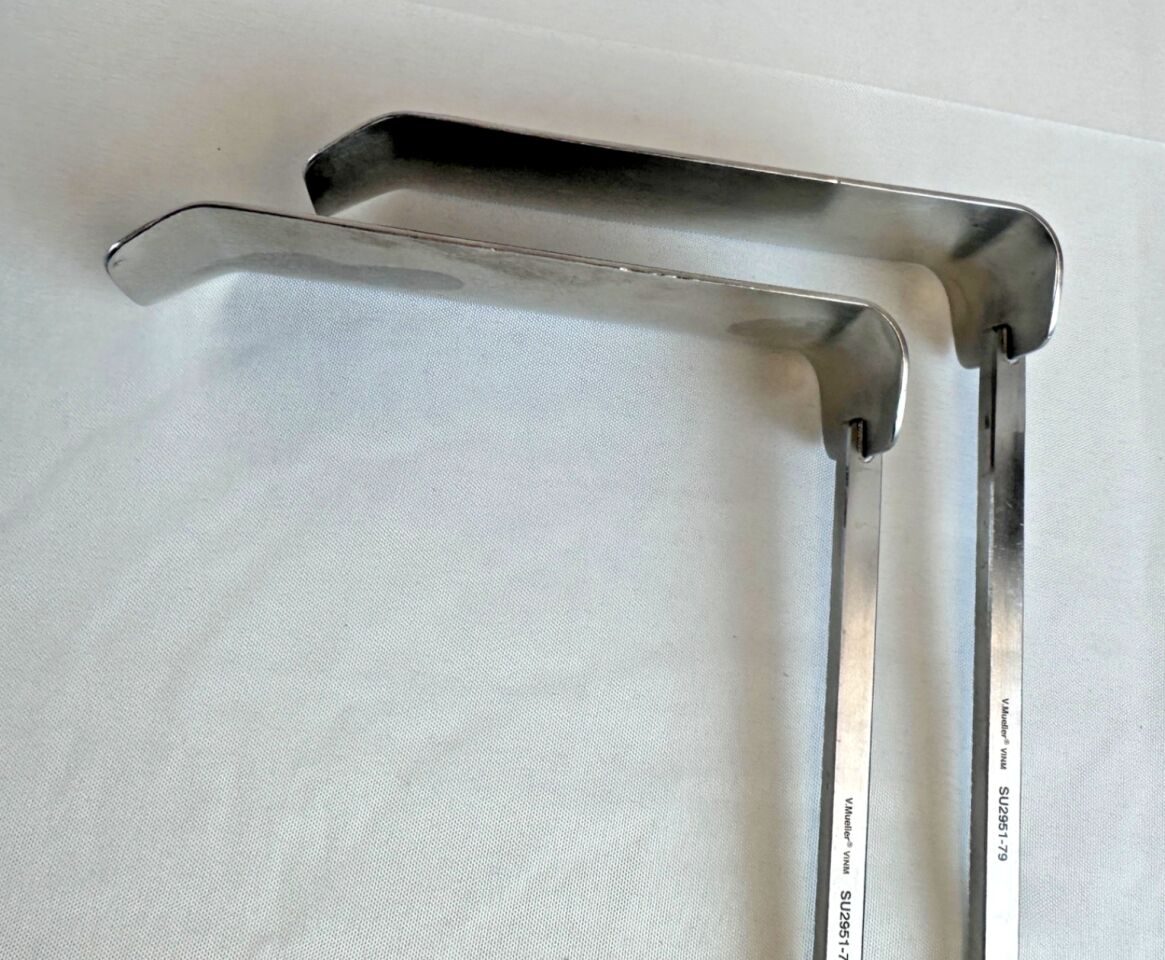 V. MUELLER SU2951-79 Book Walter Kelly Retractor Blades 2 X 6" Set of 2 — photo 5