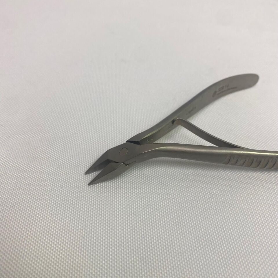 SYNTHES 329.14 Bending Pliers — photo 3