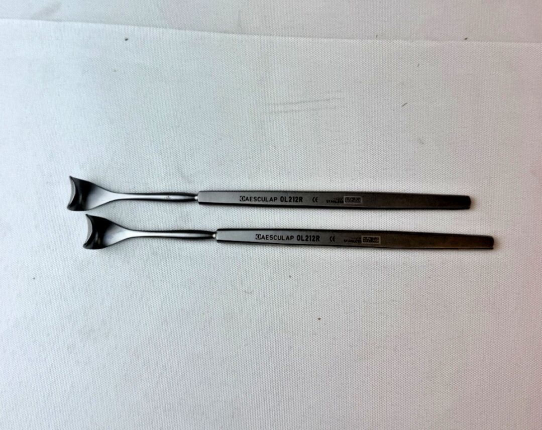 AESCULAP OL212R COTTLE Retractor Jaw 10mm Depth X 12mm Wide 5 1/2"