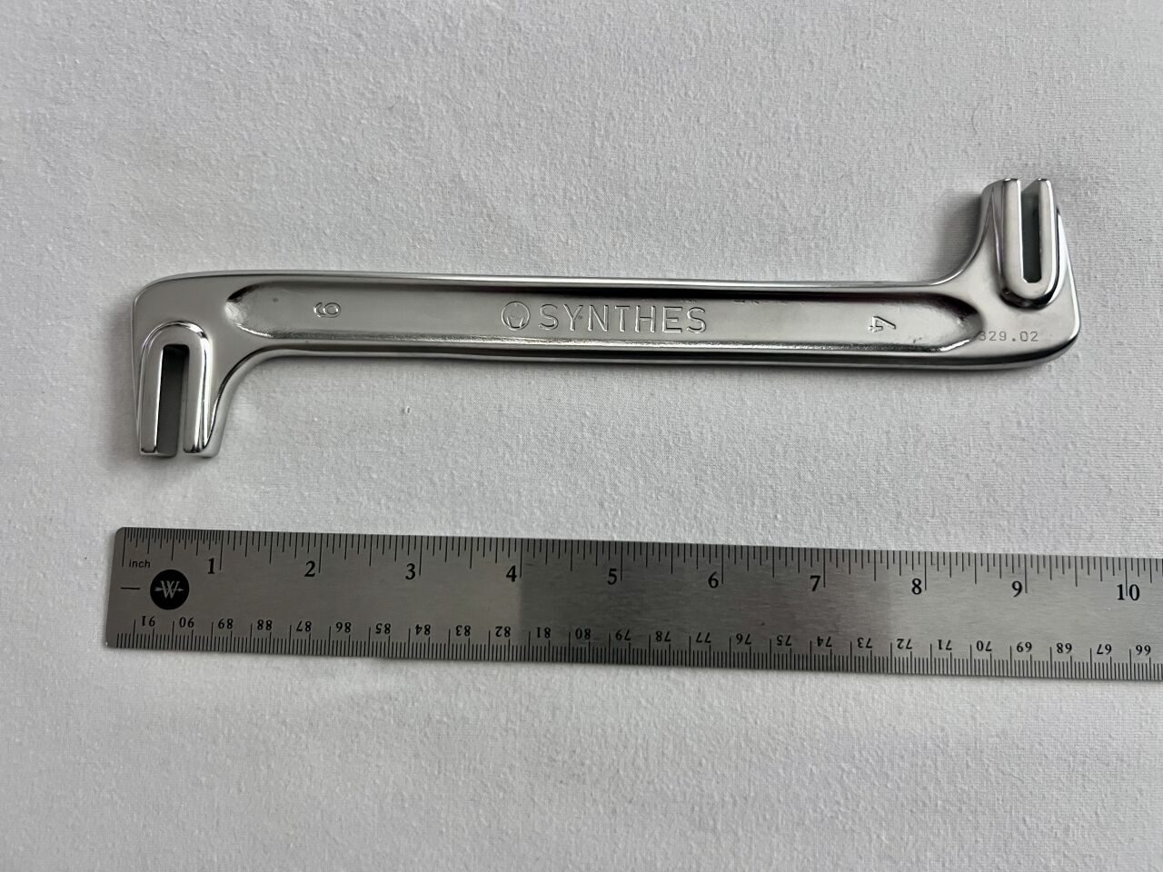 SYNTHES 329.02 Orthopedic Bending Iron For 4.5mm Plates — photo 2