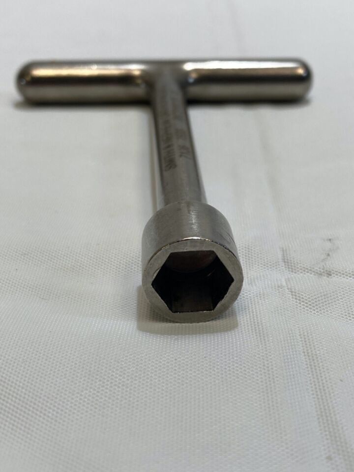 SMITH & NEPHEW 7136-7556 T-Handle Wrench for Femoral Removal Tray — photo 4