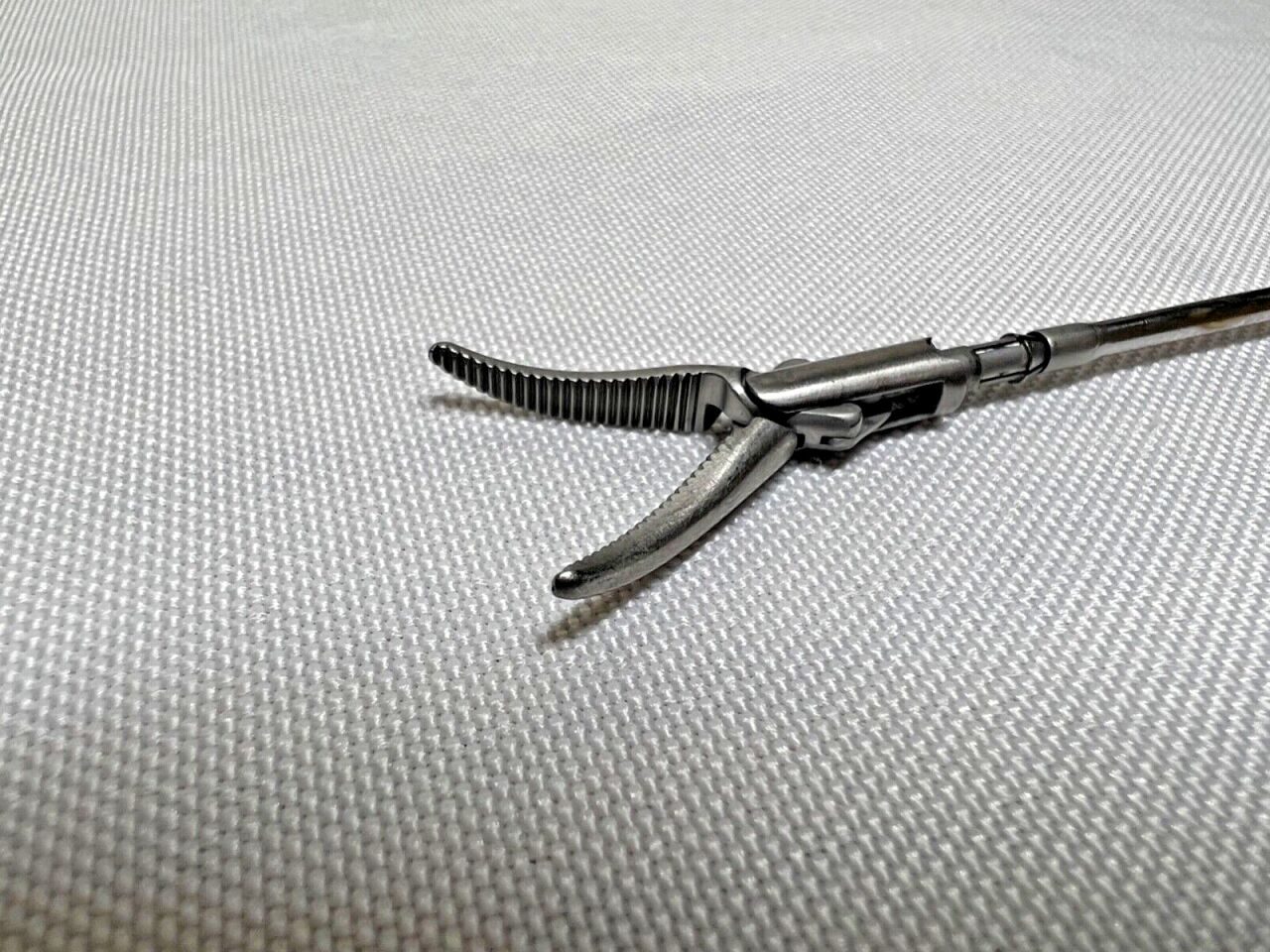 V. MUELLER F256.13010 Curved Maryland Forceps Serrated Jaws Laparoscopy — photo 5