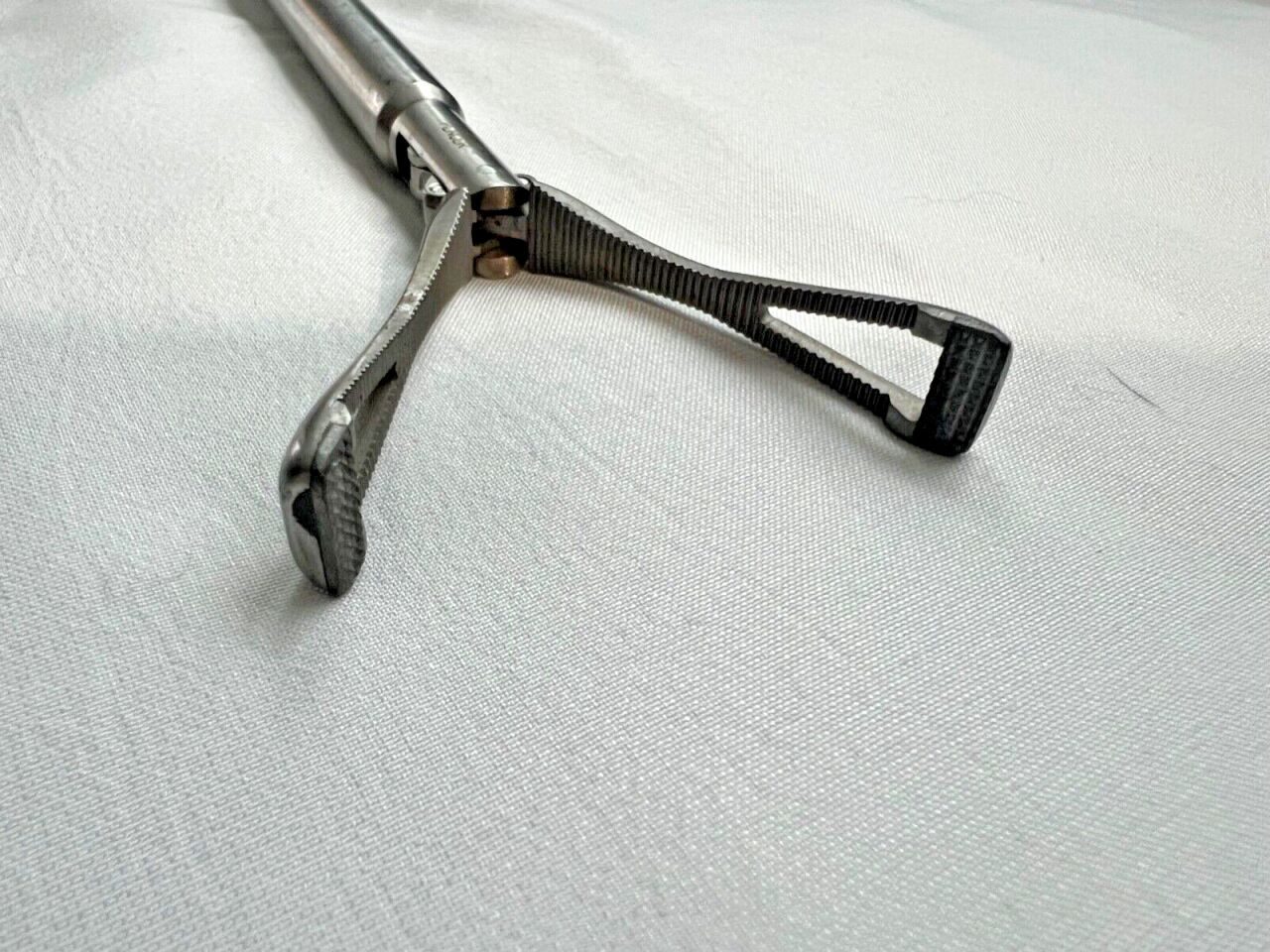 SNOWDEN-PENCER 90-7224 Laparoscopic McKern GI Grasper 10mm X 45cm Length — photo 2