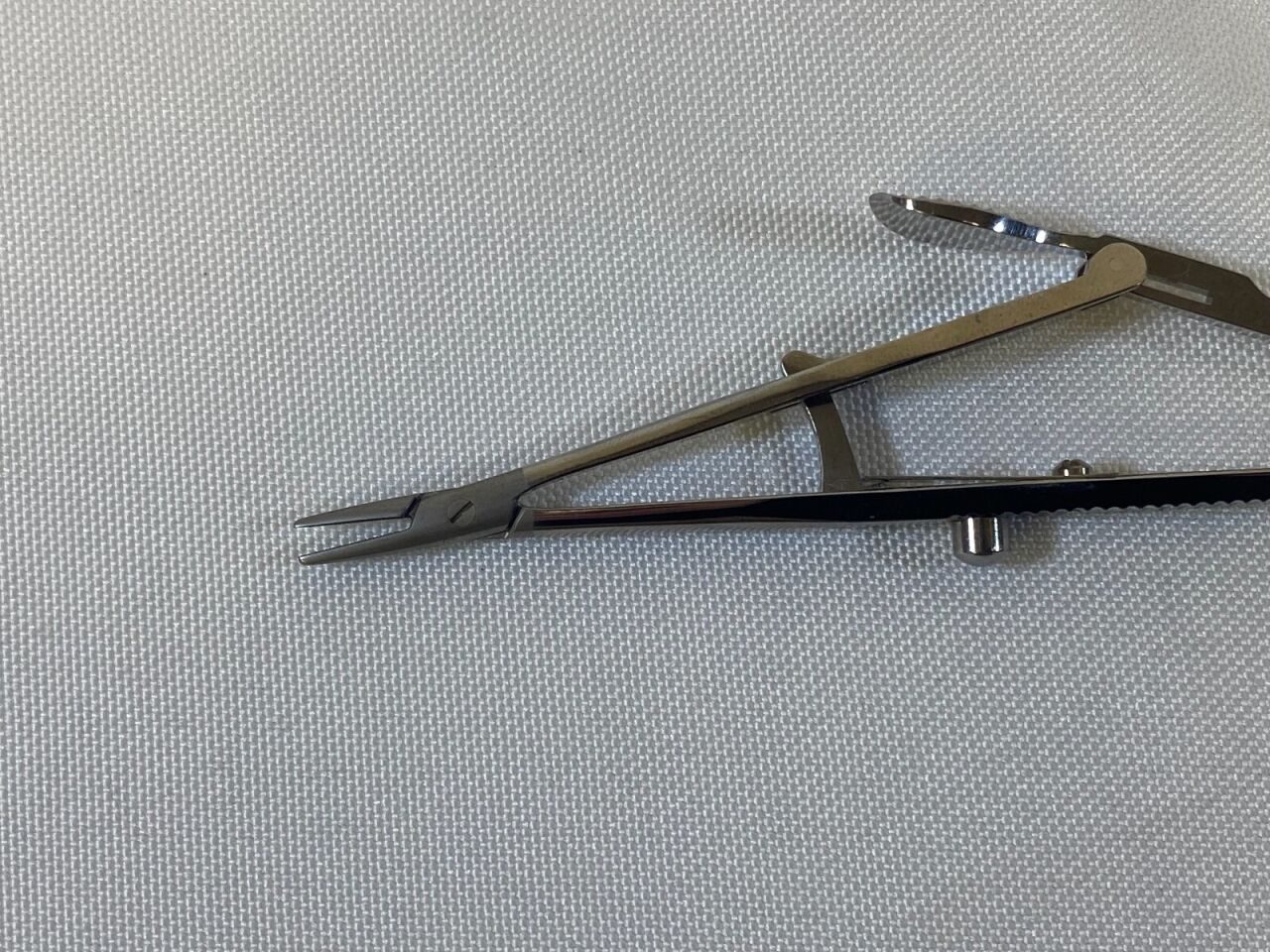 4100 9mm Jaws Straight Cross-Serrated 136mm Kalt Needle Holder 9mm Straight Cross-Serrated Jaws — photo 8