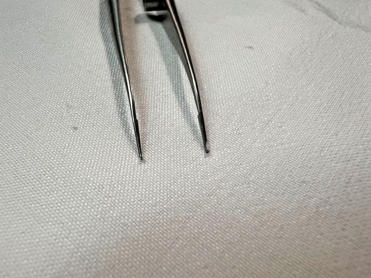 STORZ E3195 Girard Corneoscleral Colibri Right Forceps 0.12mm 1x2 Teeth — photo 3
