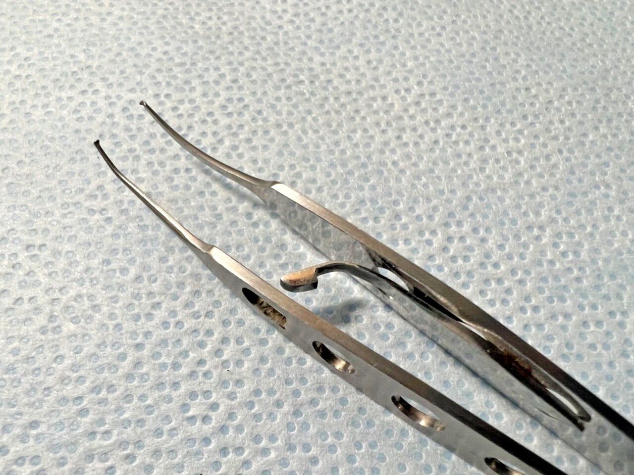 Meisha Forceps w/ Lock 1X2 Teeth Curved Tips 4-1/8" — photo 3