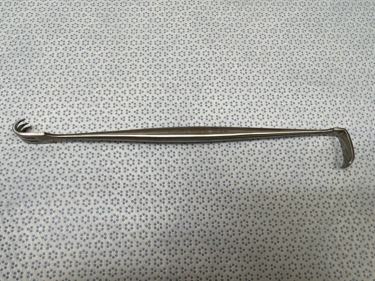 NOVO SURGICAL G3116-19 Double Ended Sharp 3 Prong Ragnell Retractor