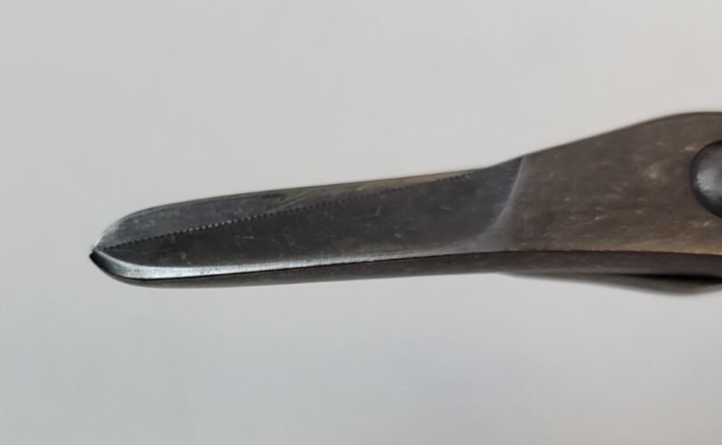 RICHARDS 27-4010 Caplan Nasal Scissors Angled Blades Serrated Grip Ebony — photo 3