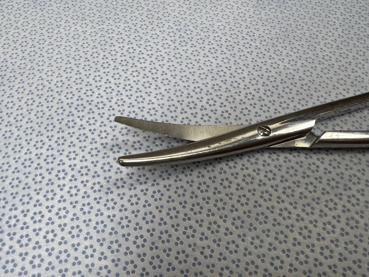 PILLING WECK 463915 Ultimate Cut Metzenbaum Scissors 9" Curved, 1 Serrated Blade — photo 4
