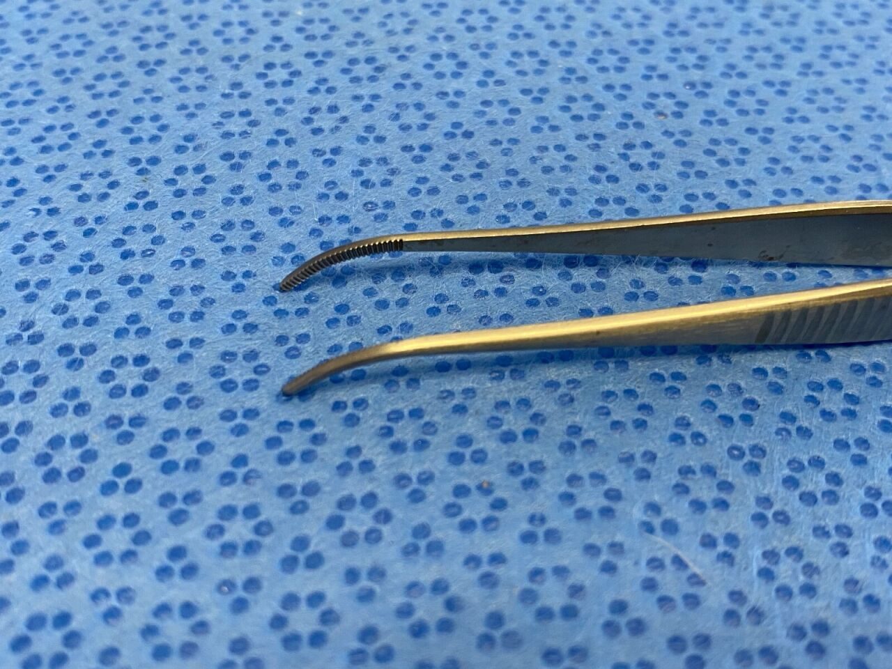 CODMAN 30-6524 Ophthalmic Curved Dressing Forceps — photo 3