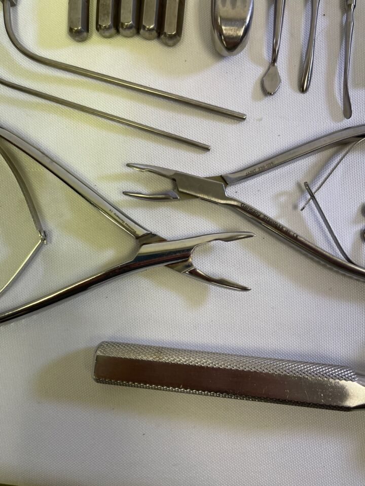 V. MUELLER Various Small Ortho/Podiatry Set w/ Sterilization Case — photo 13