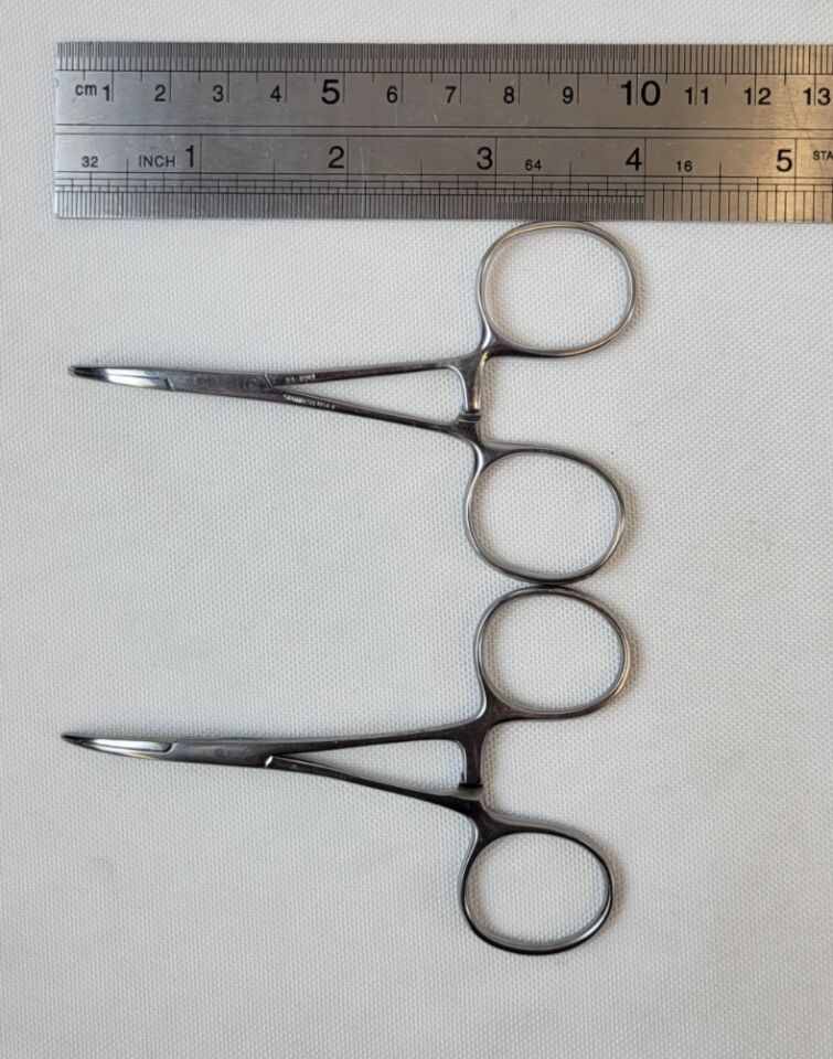 CODMAN Lot of 2 Mosquito Hemostatic Forceps Curved Tips Serrated 4" — photo 9