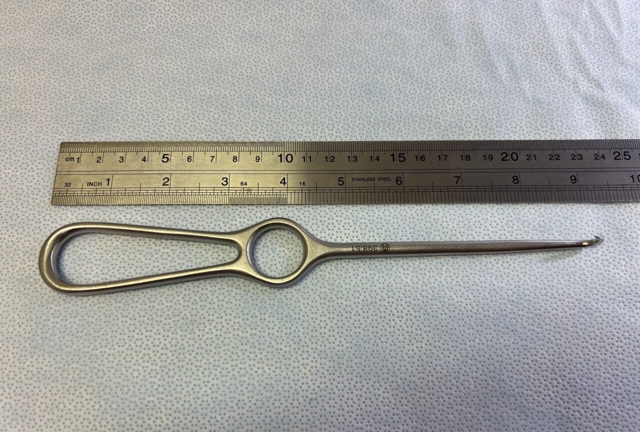 SYNTHES 398.51 Small Hook Retractor — photo 4