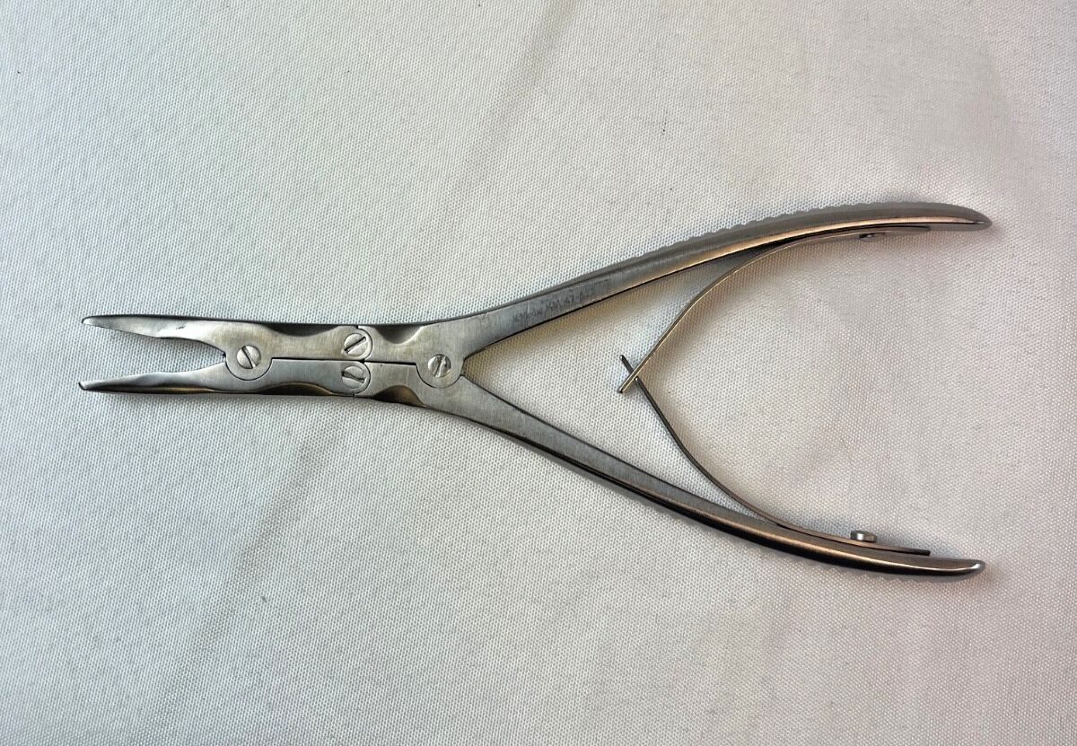 KMEDIC KM47-522 Beyer Ronguer Curved Jaw 4mm x 15mm D/A 7" Rongeur
