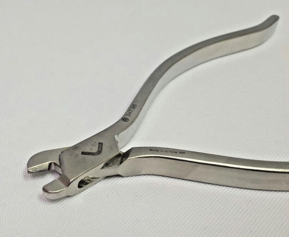 SYNTHES 347.96 Right Angle Craniofacial Bending Pliers — photo 3