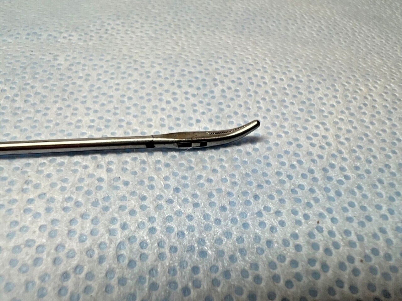 KARL STORZ 8593B Kleinsasser Grasping Forceps Curved Right Serrated — photo 3
