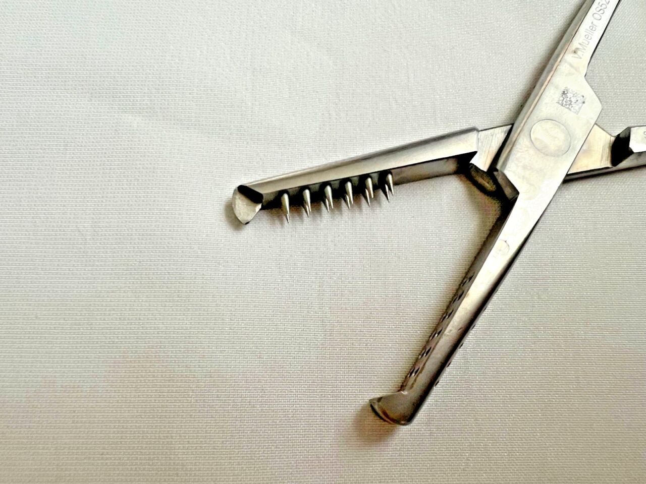 V. MUELLER OS5474 Slightly Curved Through-Spiked Cartilage Clamp 7" Length — photo 4