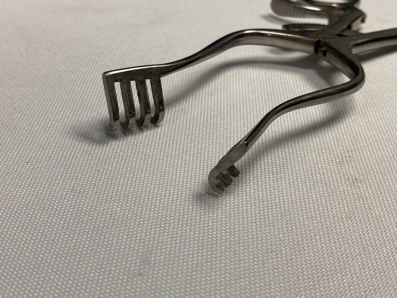 V. MUELLER SU 3110 Weitlaner Retractor 3 x 4 Prongs — photo 3