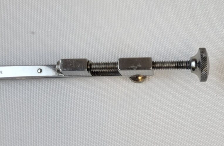 SKLAR LG Adjustable Bone Clamp 2 x 2 Prong Jaw 8" Lowman-Hoglund Bone Clamp — photo 6