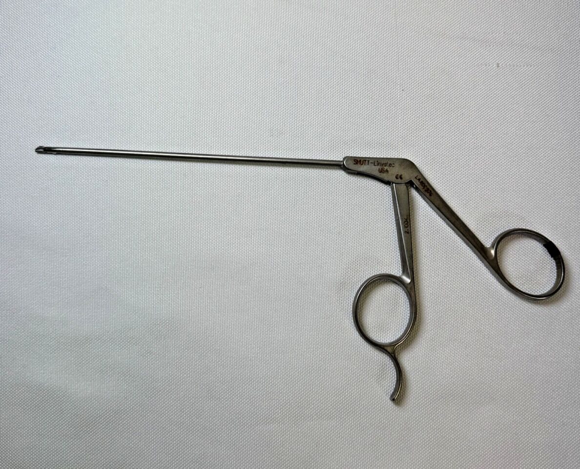 LINVATEC - SHUTT 2.10011 Arthroscopic Micro-Scissors 2.7mm STR — photo 1