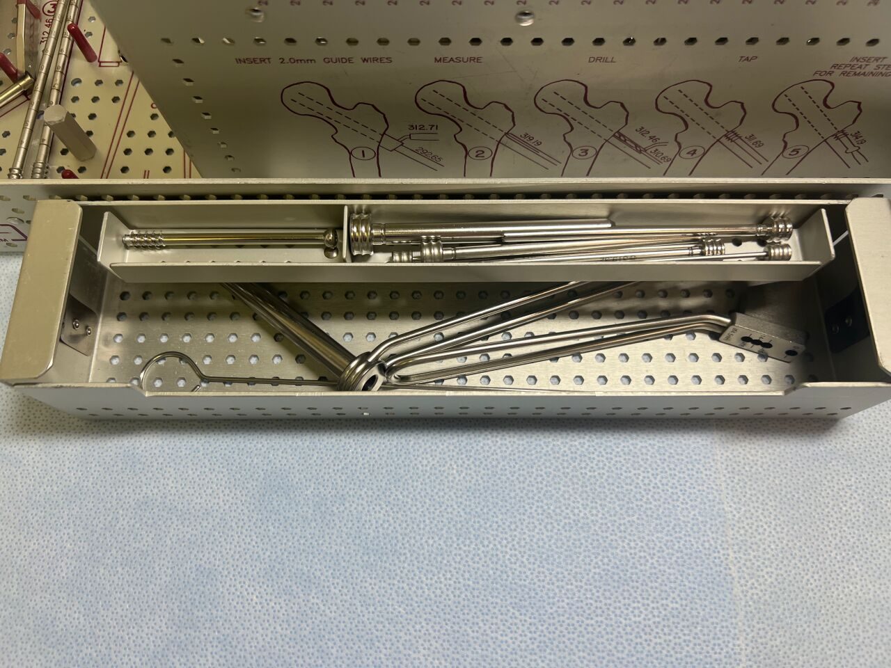 SYNTHES  Large Cannulated Screw System — photo 2