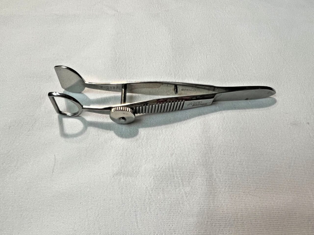 KARL STORZ E2580 Wies Chalazion Forceps 15mm Lower & 9x12mm Upper Plates 3.7" L — photo 2