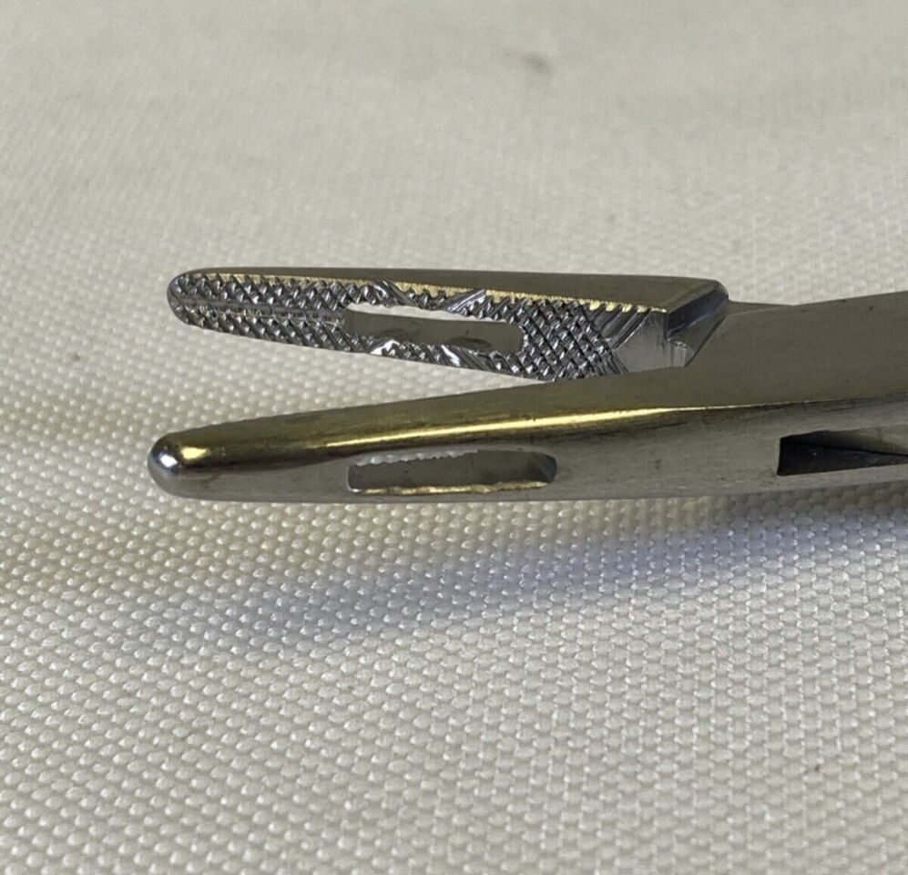 NOVO SURGICAL NSBM280 Bayonet Needle Holder Fenestrated Jaws 10" — photo 4
