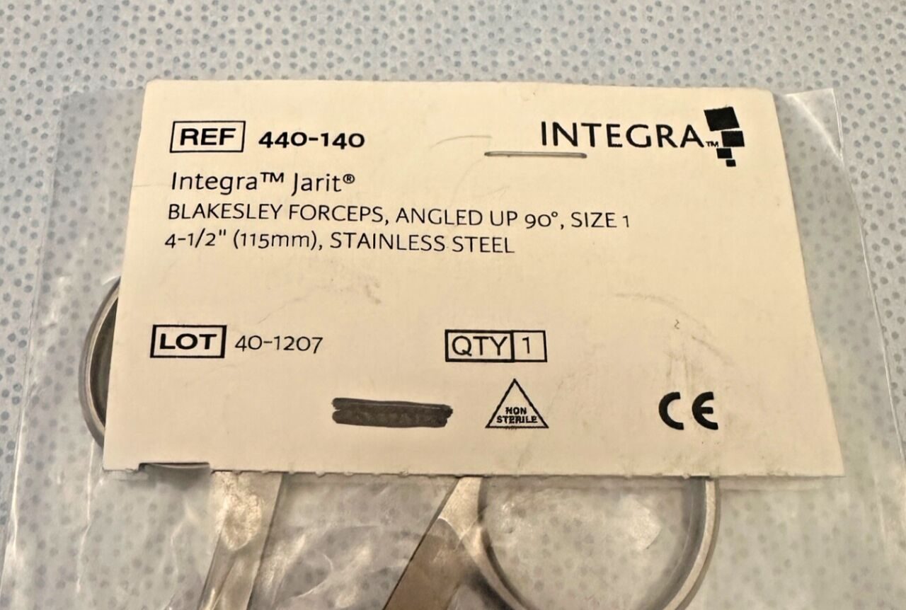 INTEGRA 440-140 Blakesley Forceps Angled Up 90deg Size 1 WL 4-1/2" — photo 2