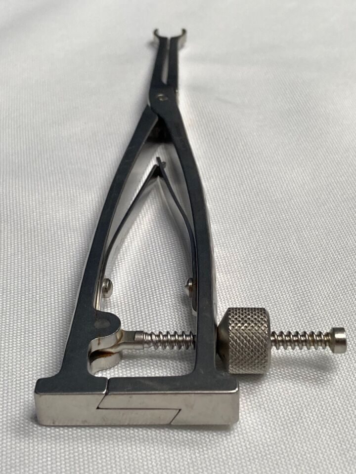 SYNTHES 396.384 ACF Implant Holder — photo 5