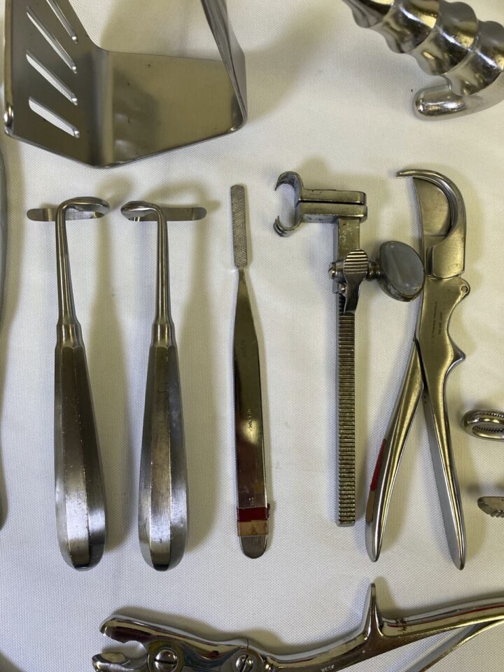 VARIOUS  32 Piece Jarit Weck V. Mueller Chest Tray w/ Sterilization Case — photo 5