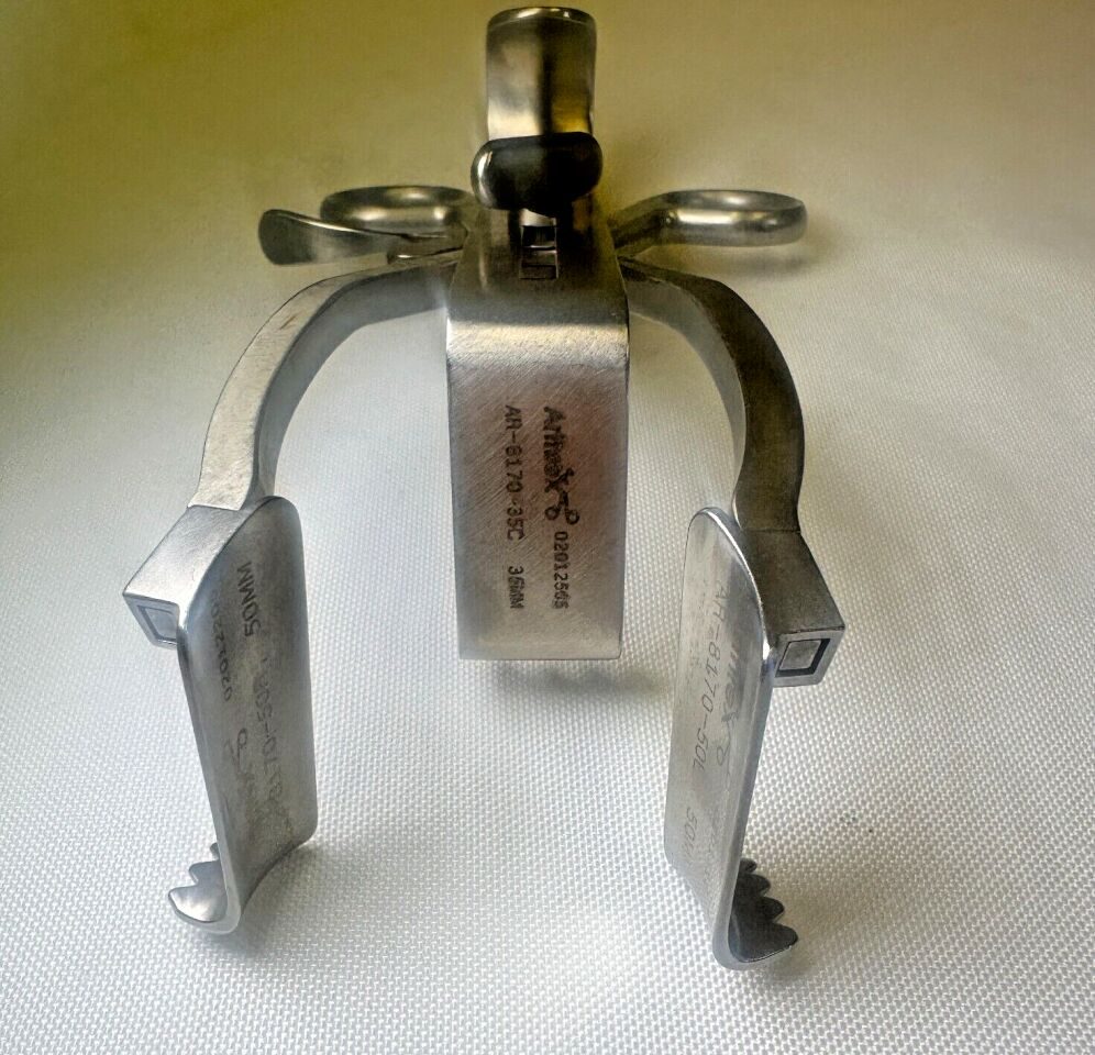 ARTHREX AR-8170 Modular Soft Tissue Retractor w/ 50R 50MM Blades — photo 3