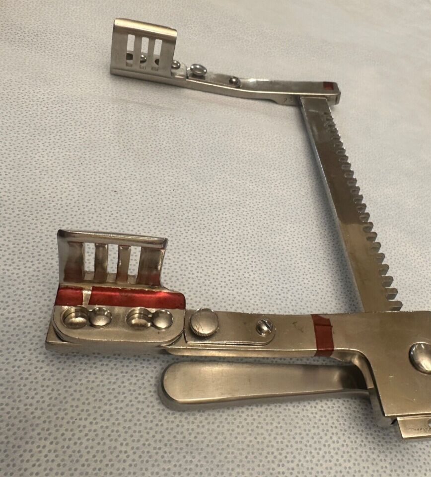 PILLING WECK 8.5"X5.5" Surgical Sternum Spreader W/ Fenestrated Blades — photo 3