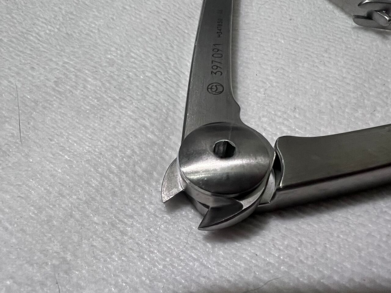 SYNTHES 397.091 Surgical Mesh Cutter — photo 3