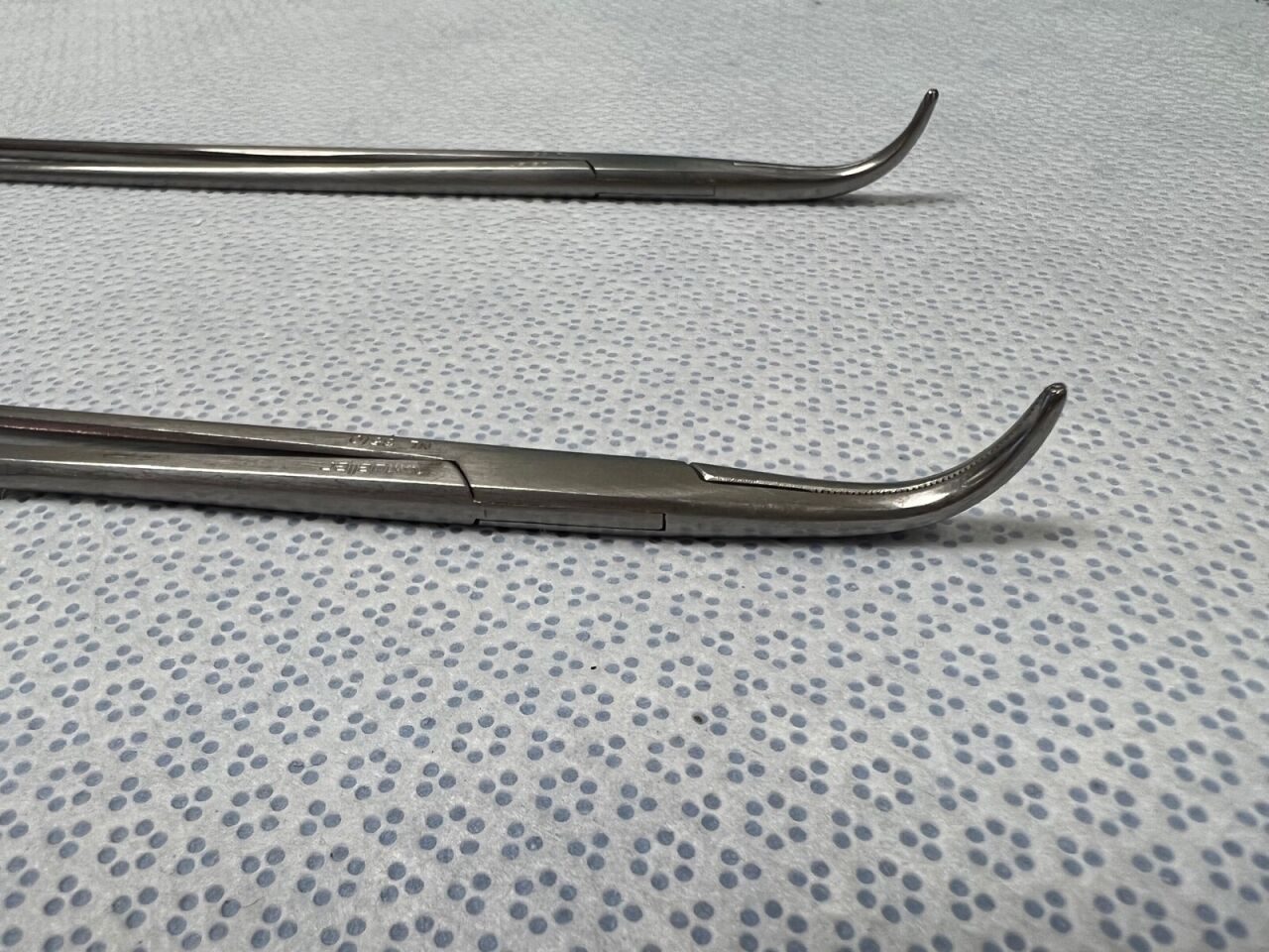 V. MUELLER NL-3510 Adson Hemostatic Forceps Curved Serrated Tips Set of 2 — photo 4
