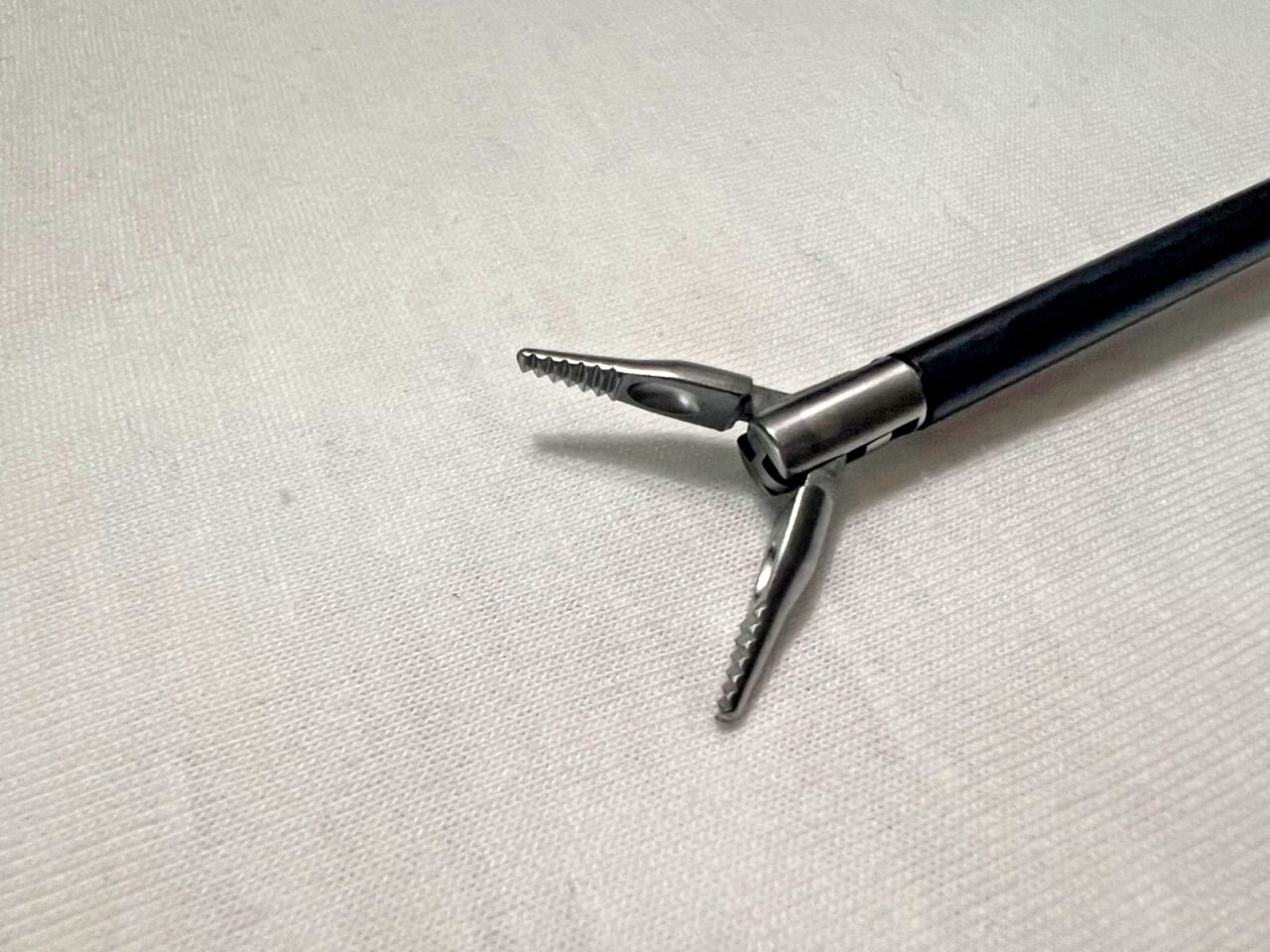 AESCULAP PO678R Monopolar Dolphin Nose Dissecting Forcep 5mmX31cm — photo 2
