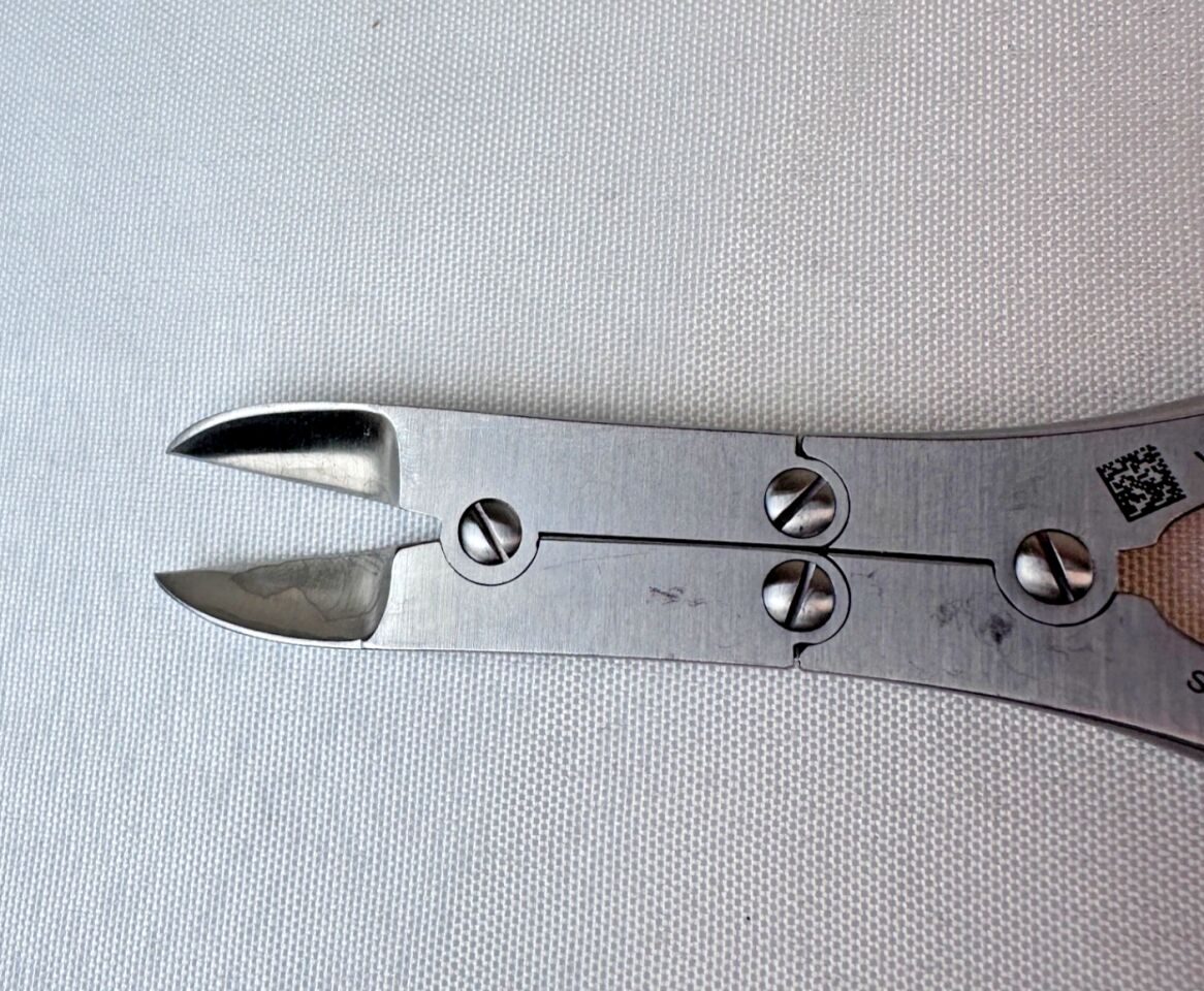 V. MUELLER OS4730 Plier Handle Straight Sharp Beak Tips Bone Cutting Forcep — photo 4