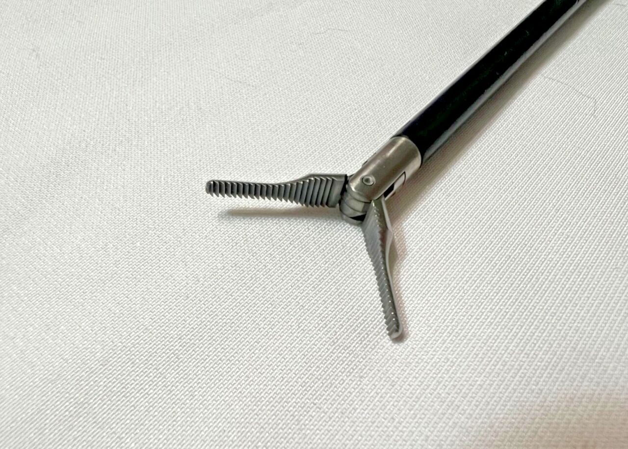 SYMMETRY ACCESS 32-5203 Monopolar Dissecting Forceps Tapered Tip 5mm X 32cm — photo 5