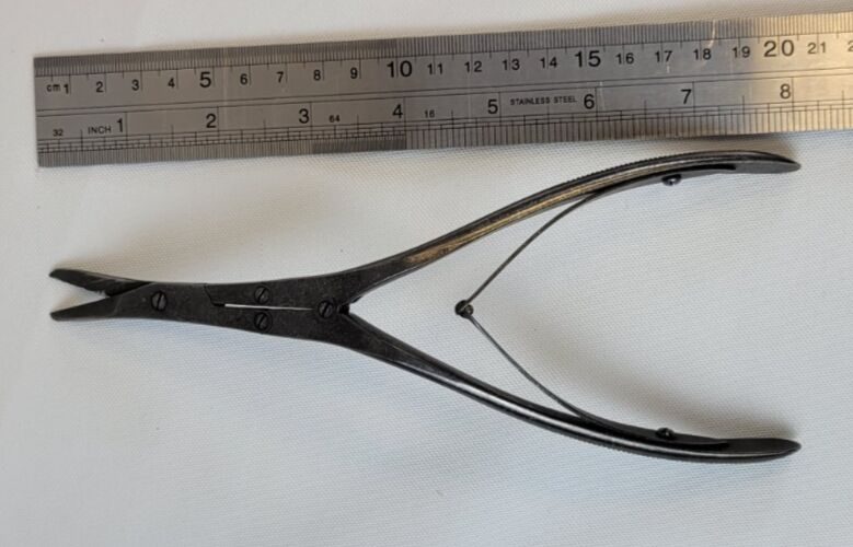 RICHARDS 27-4010 Caplan Nasal Scissors Angled Blades Serrated Grip Ebony — photo 7