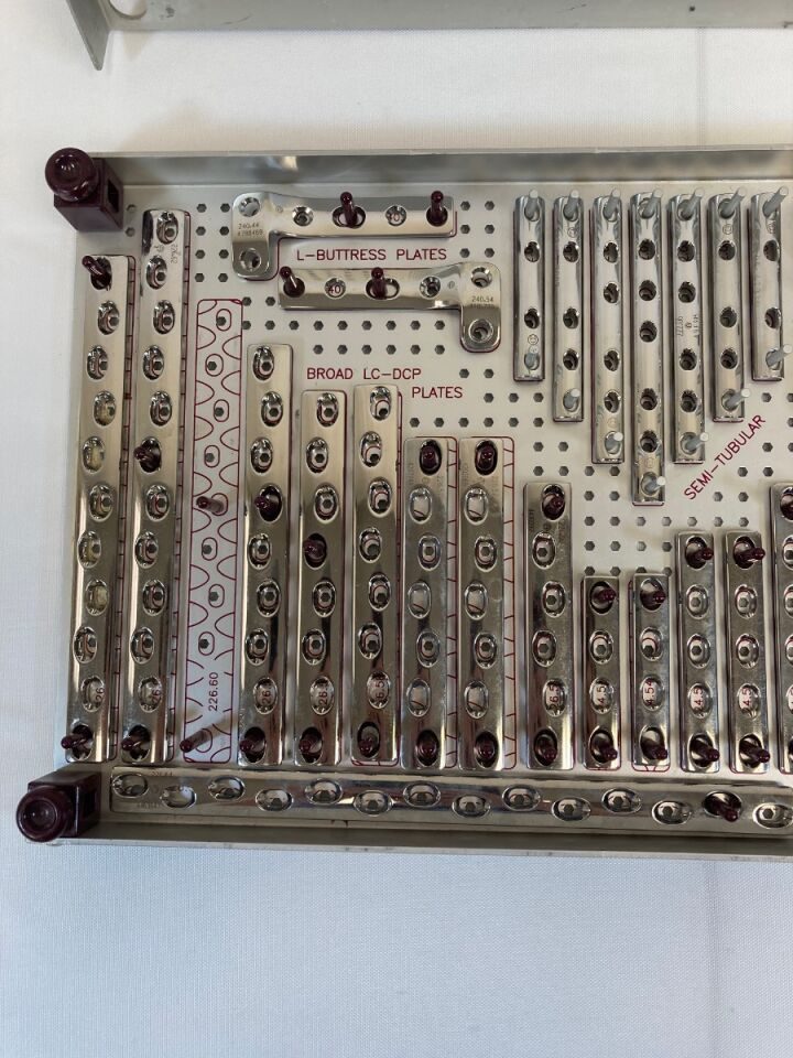 SYNTHES LC-DCP Plate Set — photo 3