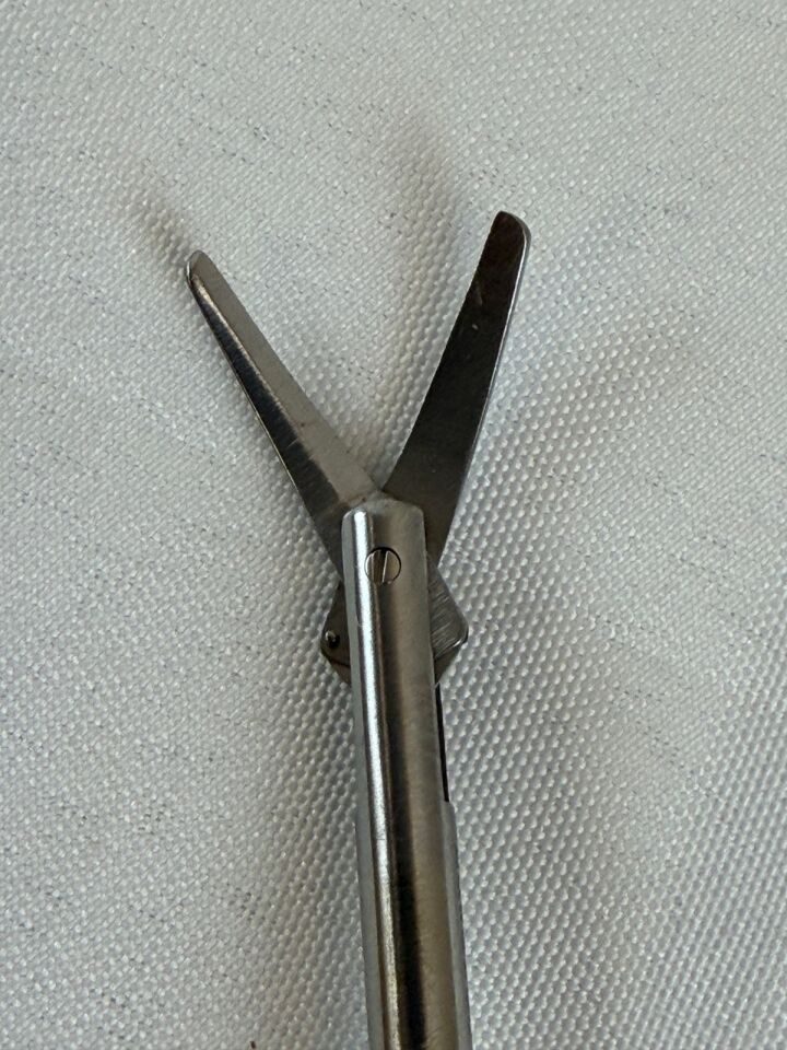 EDWARDS ERGS01536 MICS Double Action Curved Scissors 5mm x 36cm ThruPort CVOR — photo 5