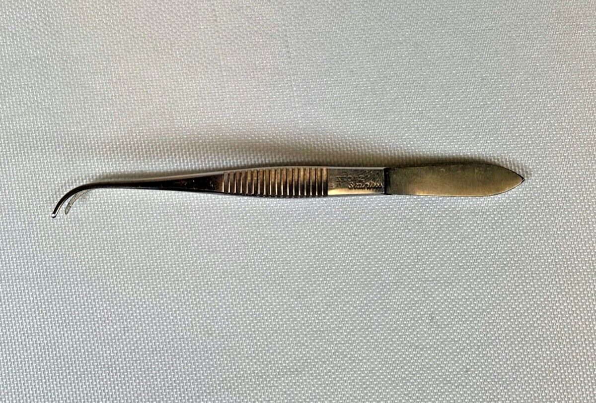 KARL STORZ E-1412 Curved Dressing Forcep 4" Serrated Jaws — photo 1